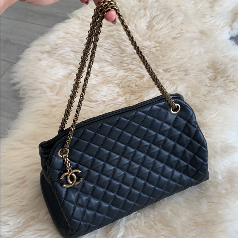 Chanel Purse - Picture 2 of 4